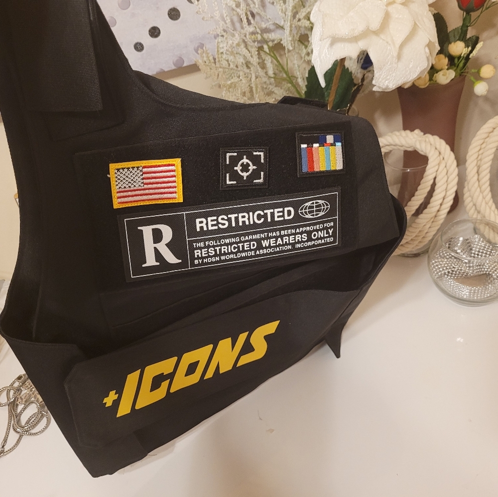 Vest - Picture 2 of 6